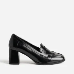 Mocassin à talon noir patte frangée