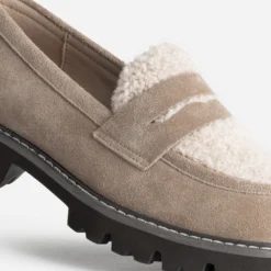 Mocassin taupe cuir velours et sherpa