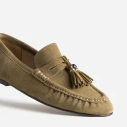 Mocassin taupe cuir velours à pampilles