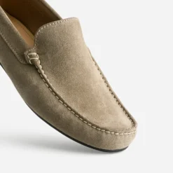 Mocassin taupe en cuir velours