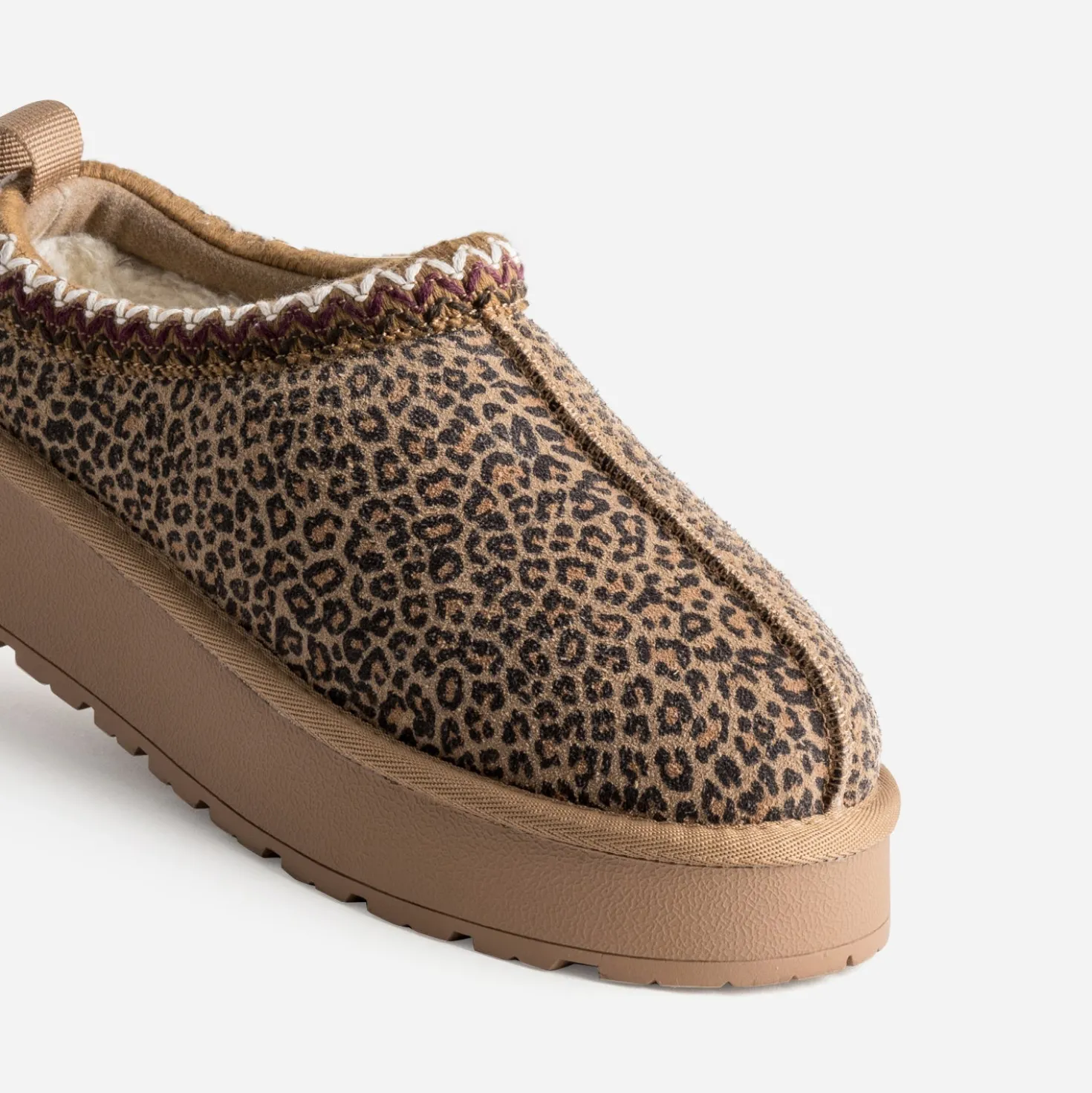 Mule beige cuir velours motif léopard fourrée