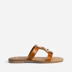 Mule camel cuir boucle fantaisie