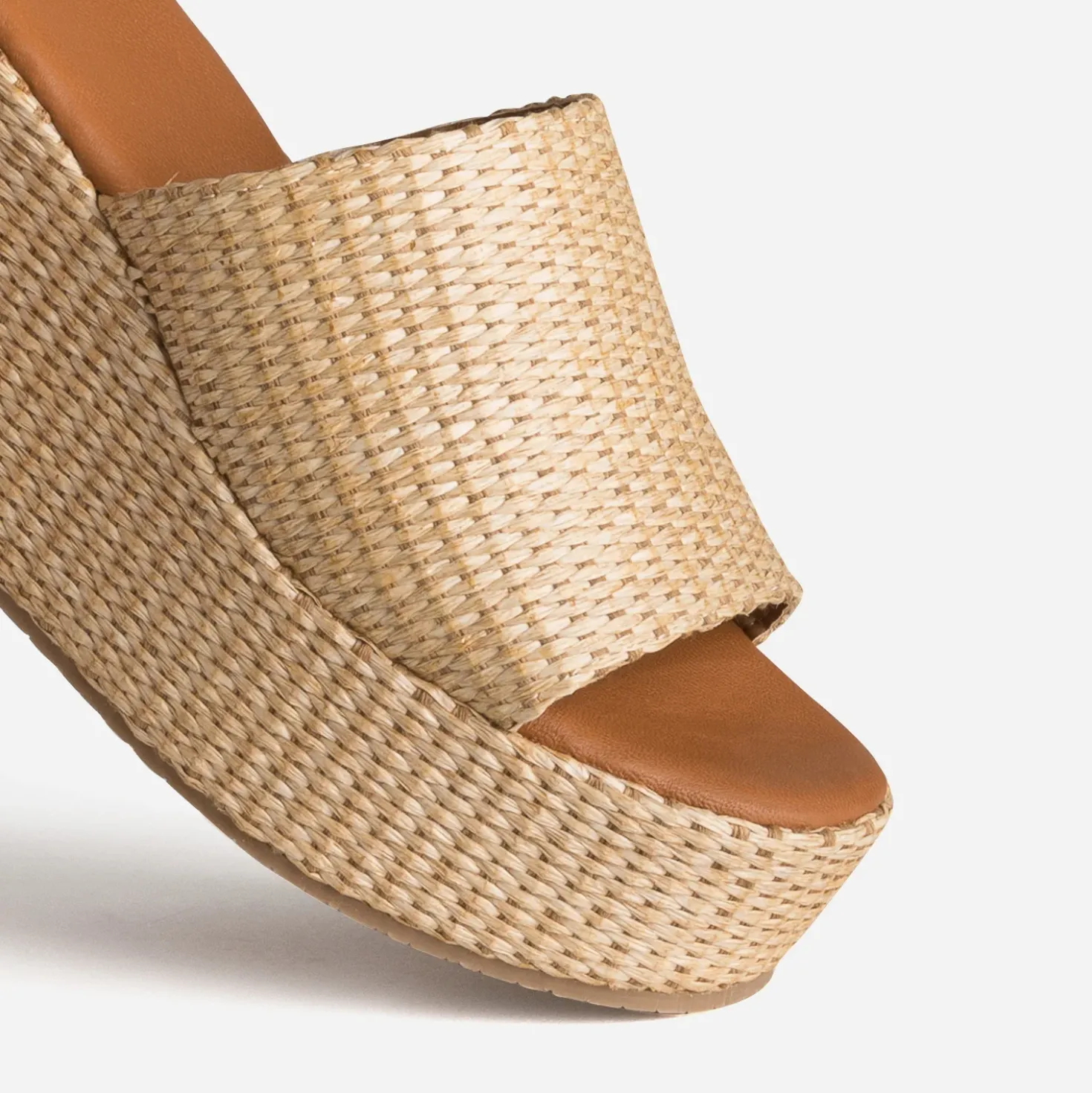 Mule compensée beige raphia tressé
