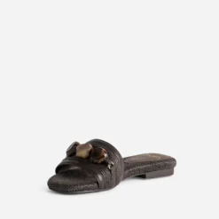 Mule marron tressée décor perles