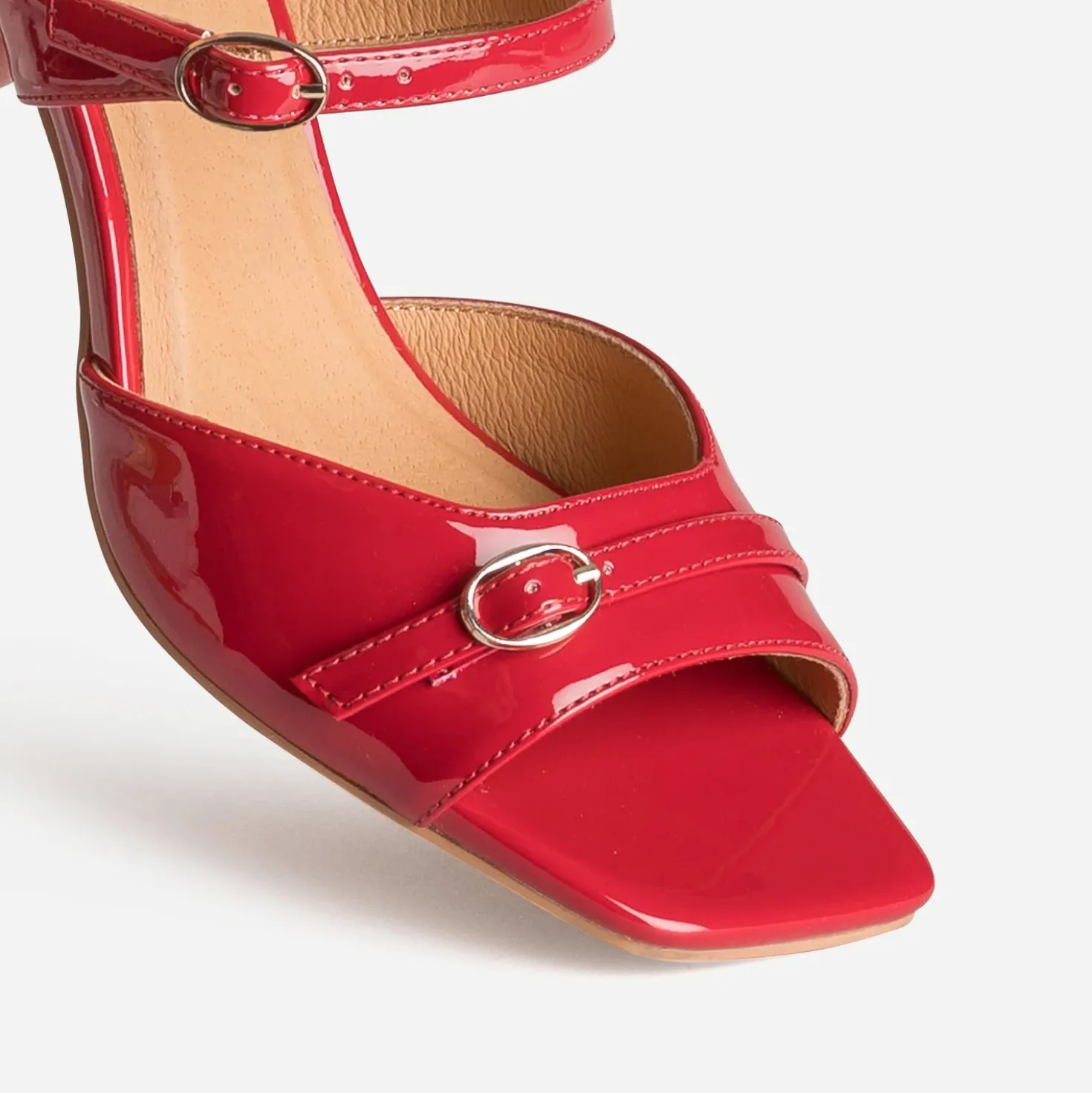 Mule rouge verni kitten-heel
