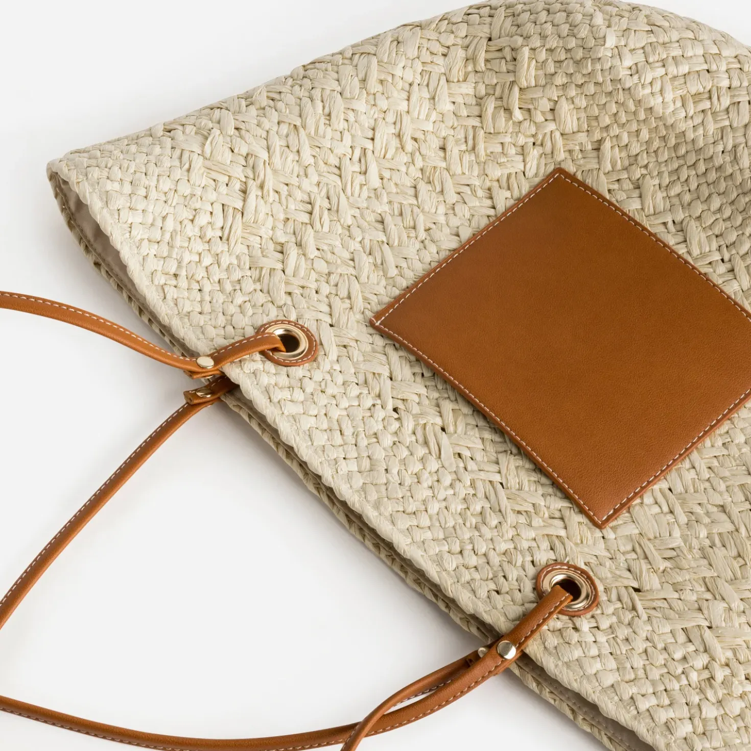 Panier beige poche camel