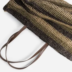 Panier marron tressé motif rayures