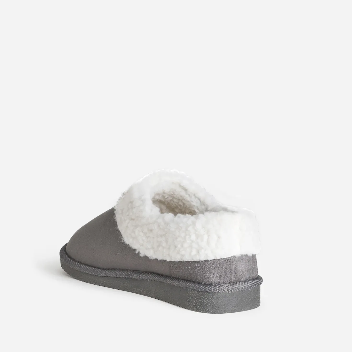 Pantoufle grise fourrée