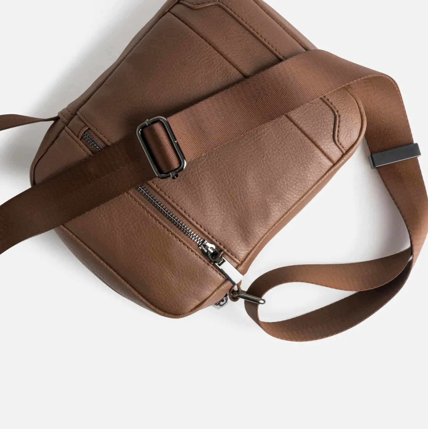 Pochette marron zippée