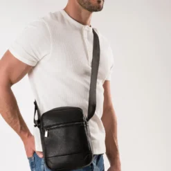 Pochette noire zippée