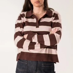 Polo TEXTO marron rayé rose