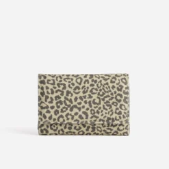 Portefeuille beige motif léopard