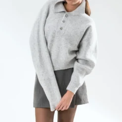 Pull TEXTO gris tricot boutons strass