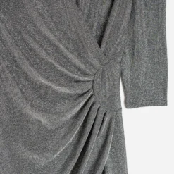Robe TEXTO grise métallisée drapée