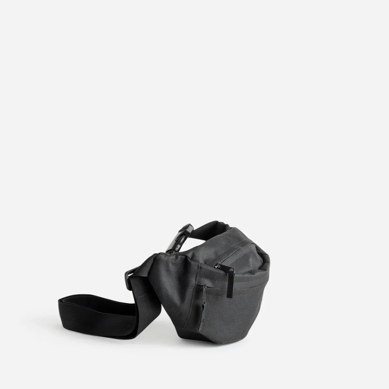 Sac banane noir nylon tissé mat