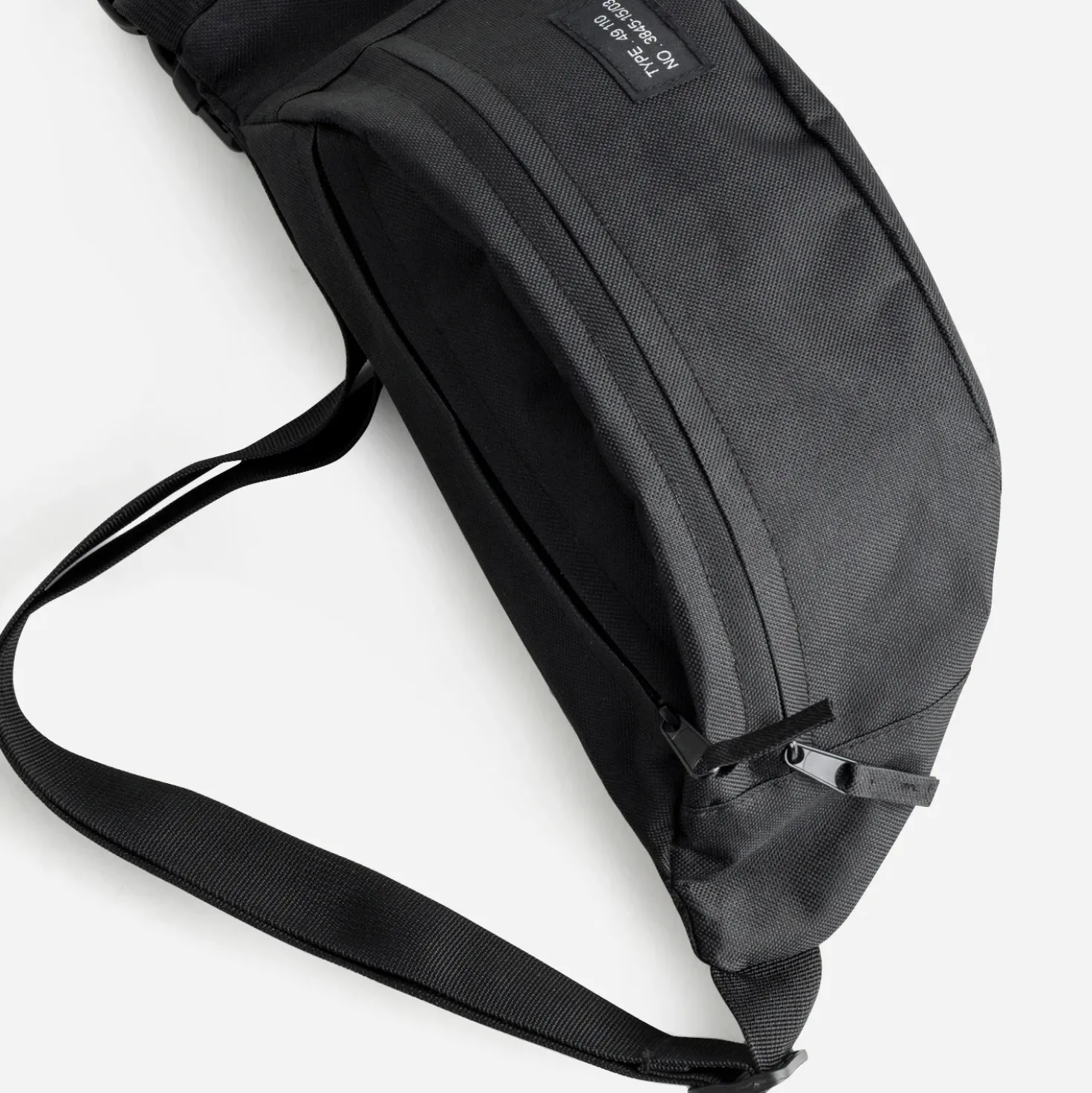 Sac banane noir nylon tissé mat