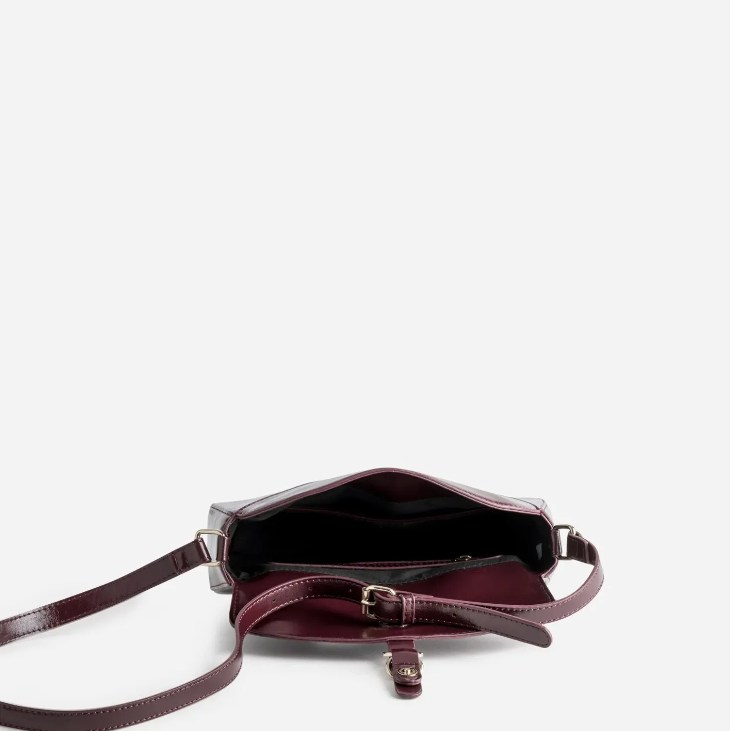 Sac bandoulière bordeaux détails anneaux