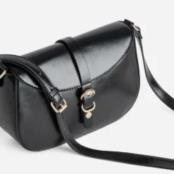 Sac bandoulière noir détails anneaux