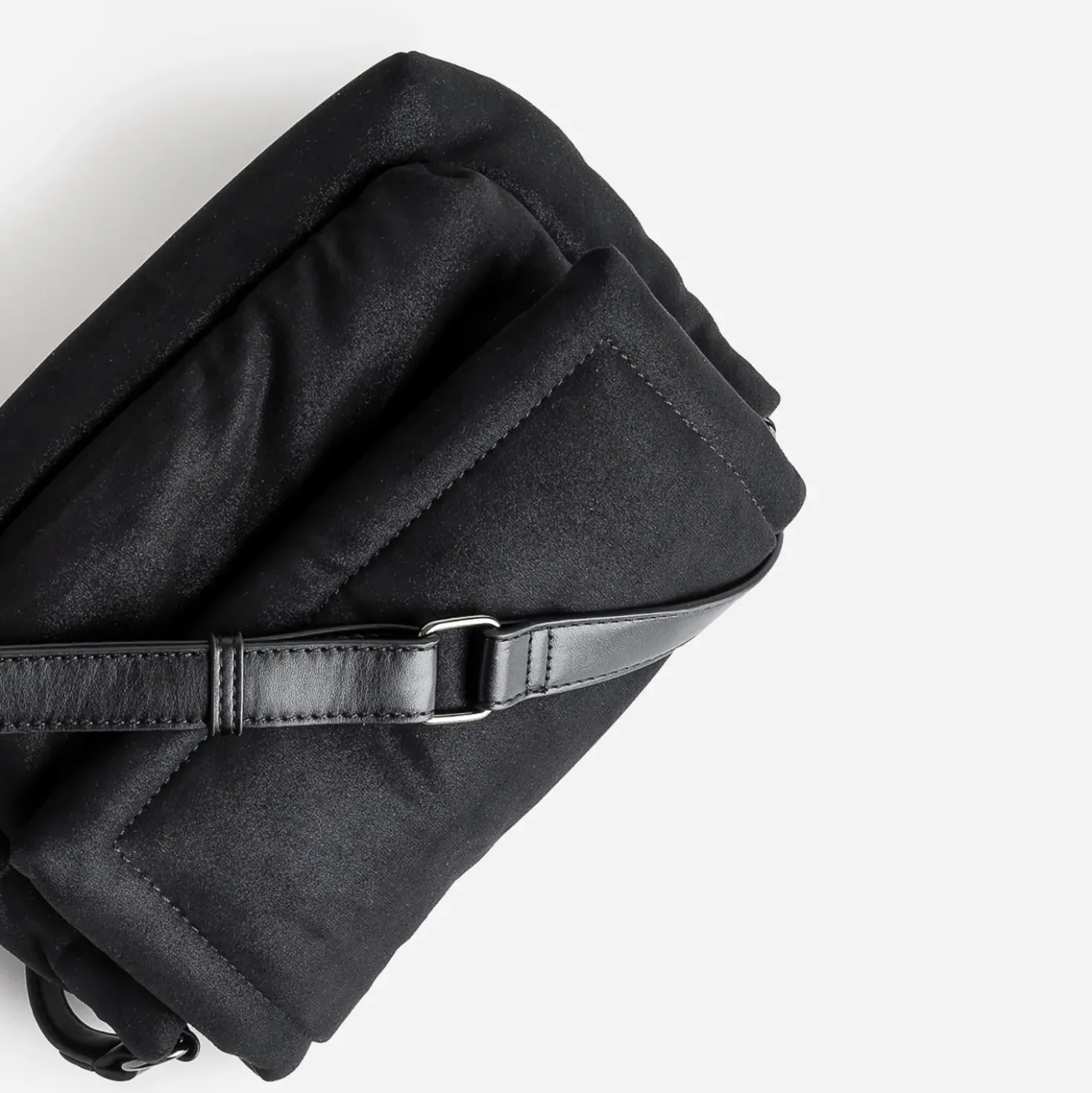 Sac bandoulière TEXTO noir irisé textile suédé
