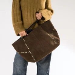 Sac cabas marron suédé décor clous