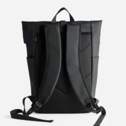 Sac à dos noir mat toucher gomme