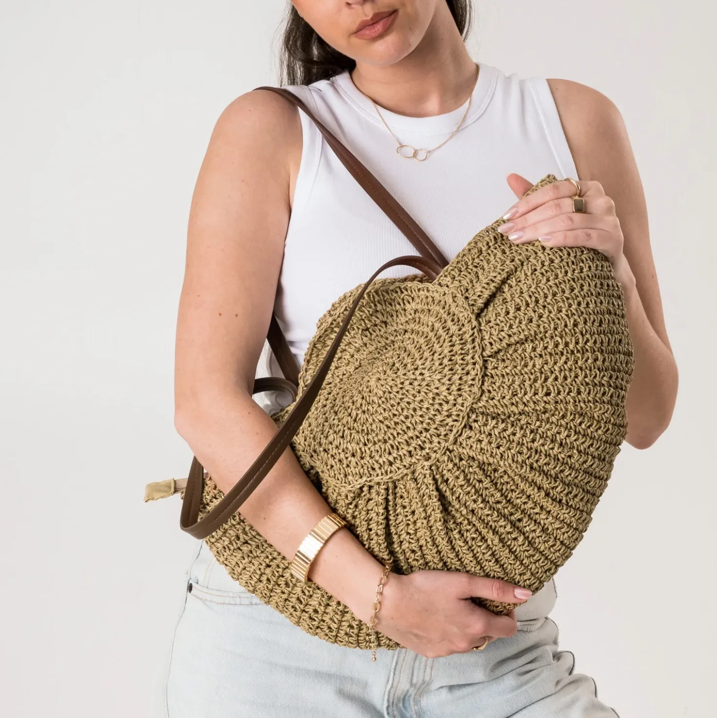 Sac à main beige tressé