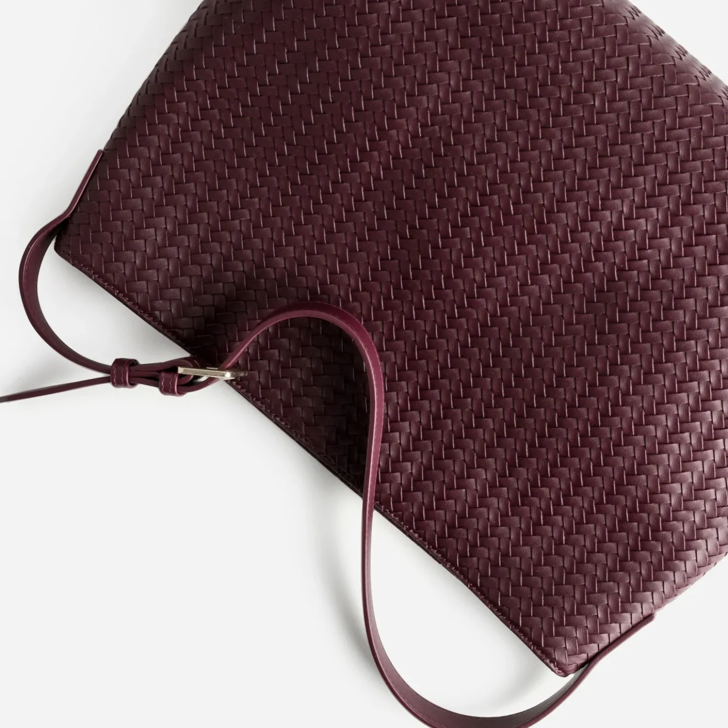 Sac à main bordeaux effet tressé