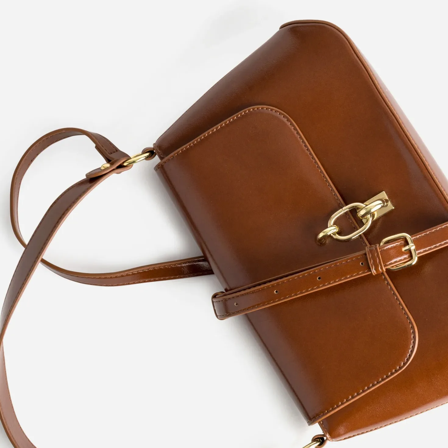 Sac à main cognac décor anneau