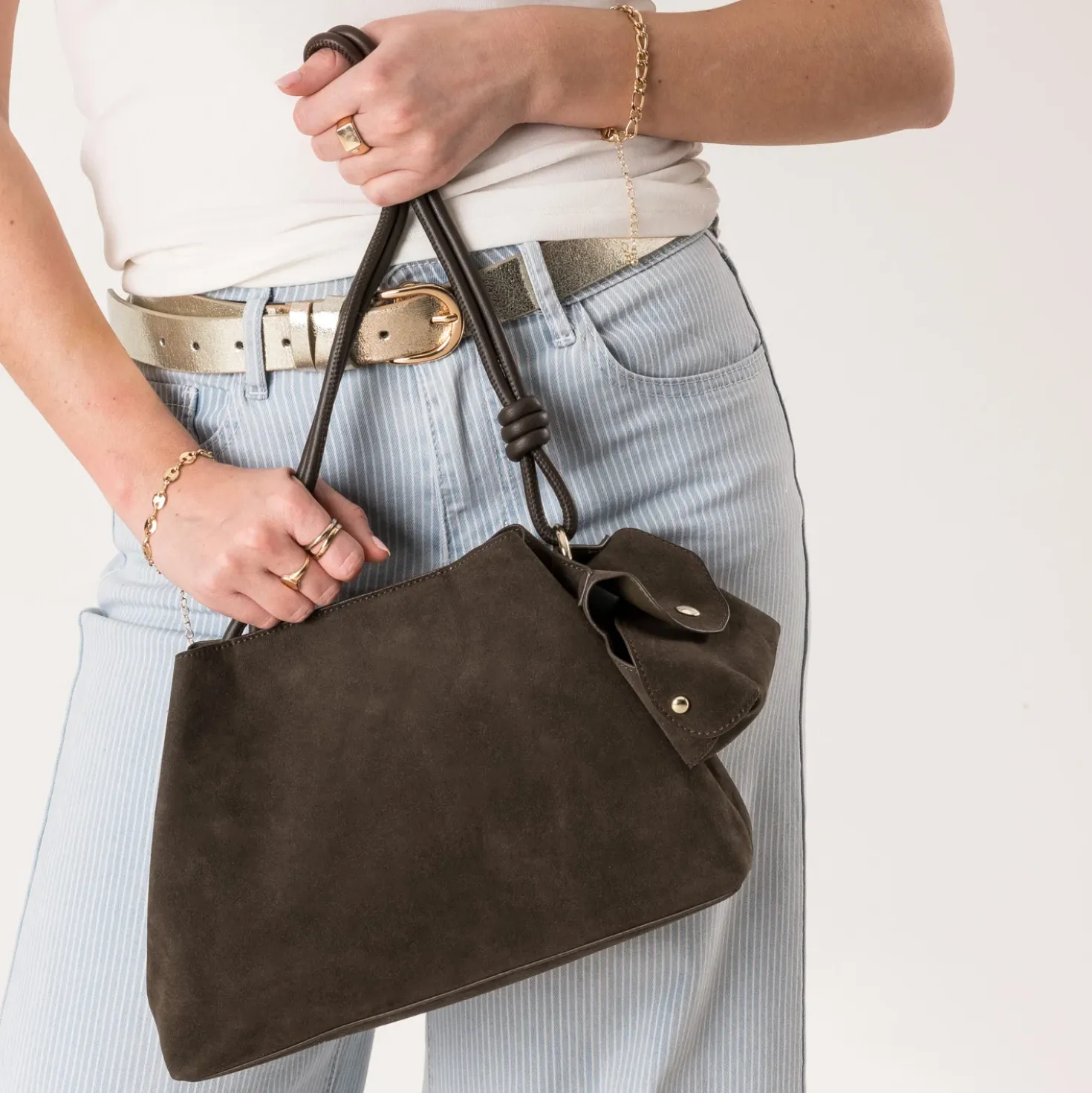 Sac à main marron avec porte-monnaie