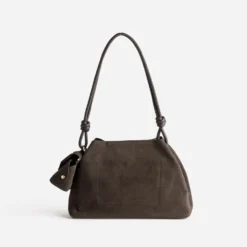 Sac à main marron avec porte-monnaie