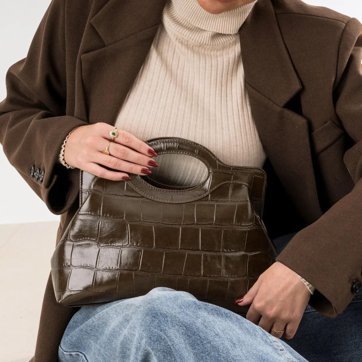 Sac à main marron embossé effet croco