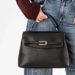 Sac à main noir décor ceinture