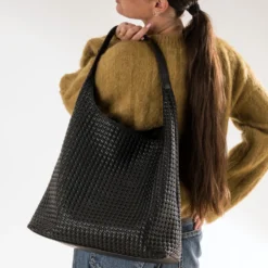 Sac à main noir effet tressé
