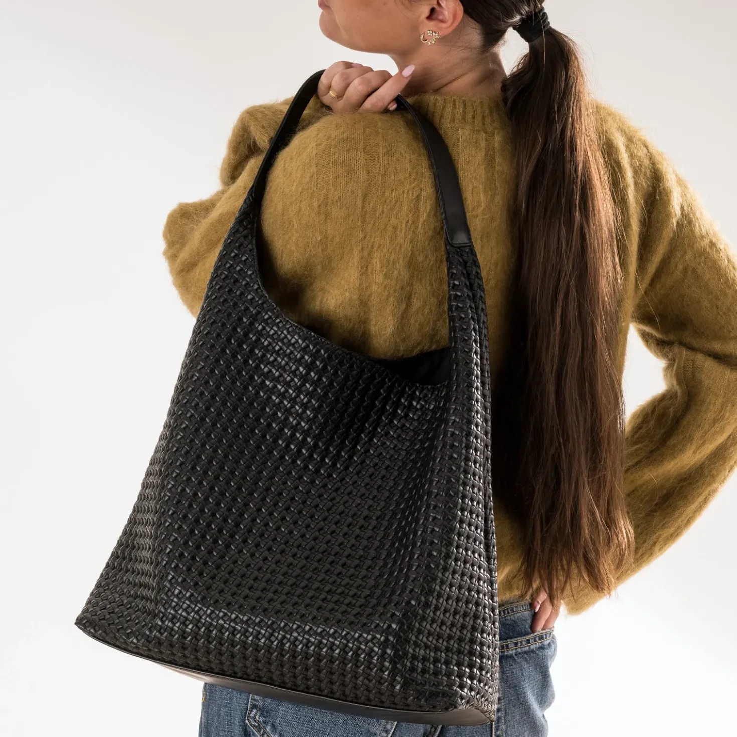 Sac à main noir effet tressé