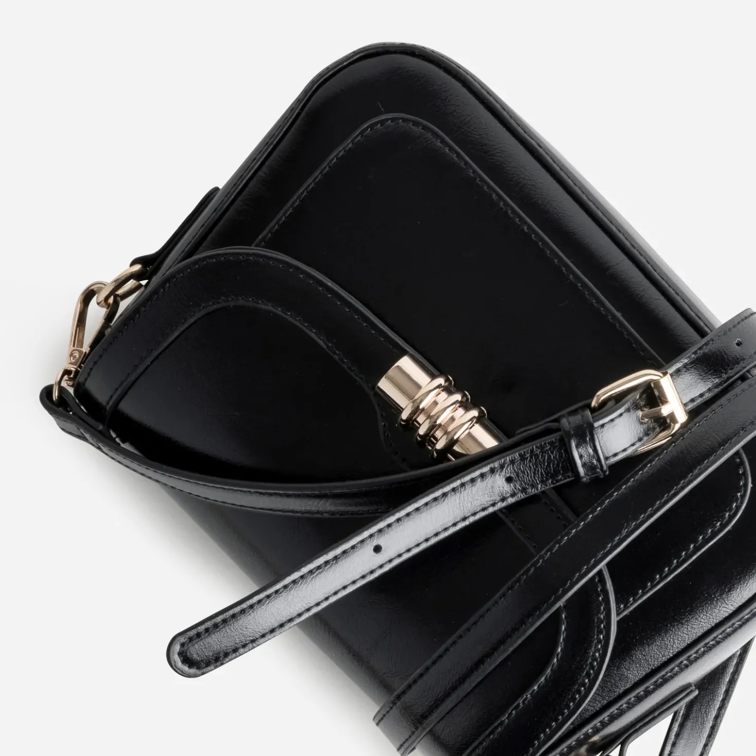Sac à main noir fermoir doré