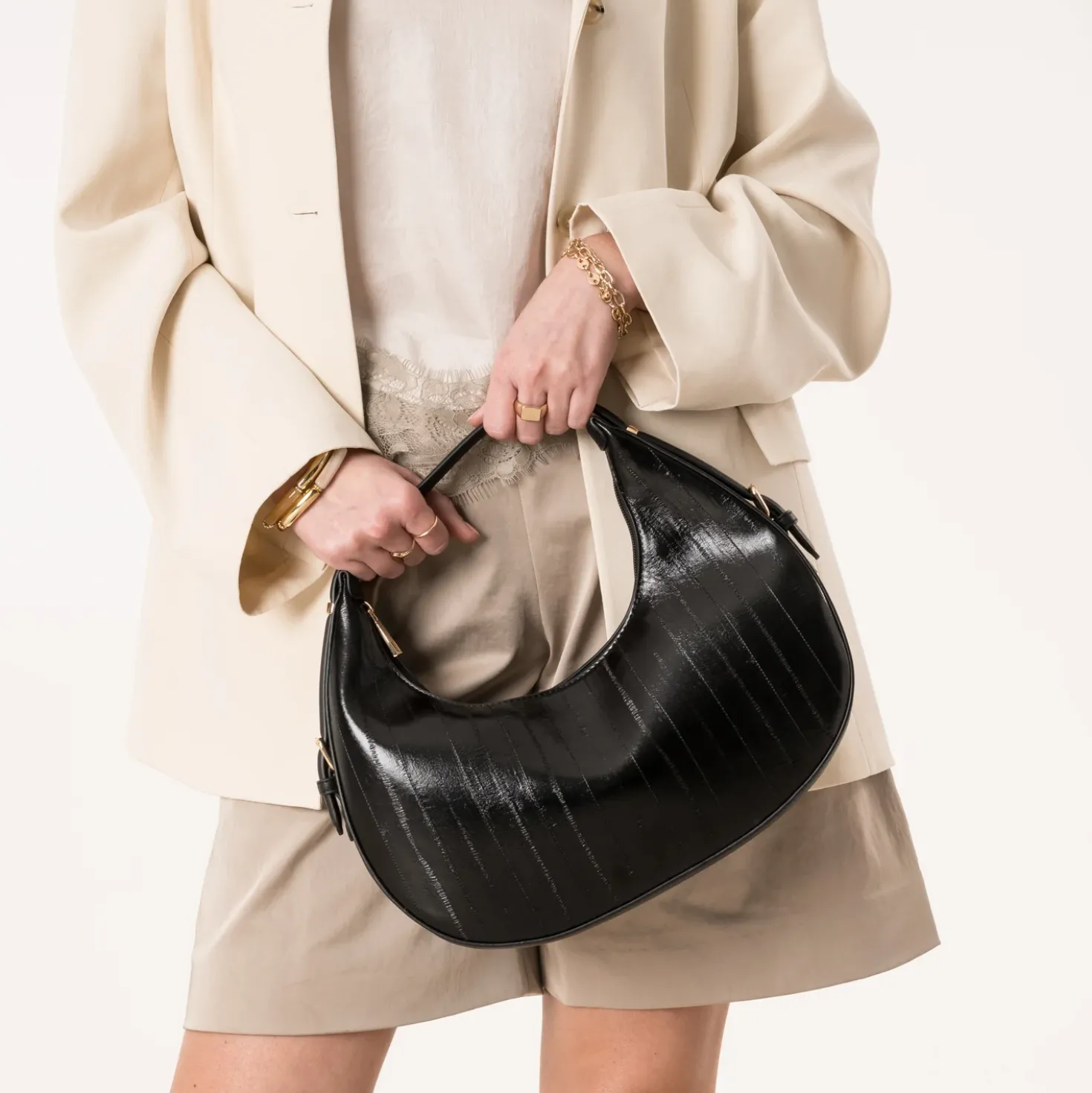 Sac à main noir forme hobo