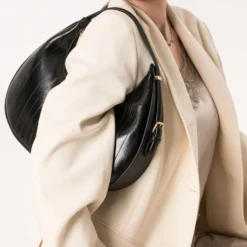 Sac à main noir forme hobo