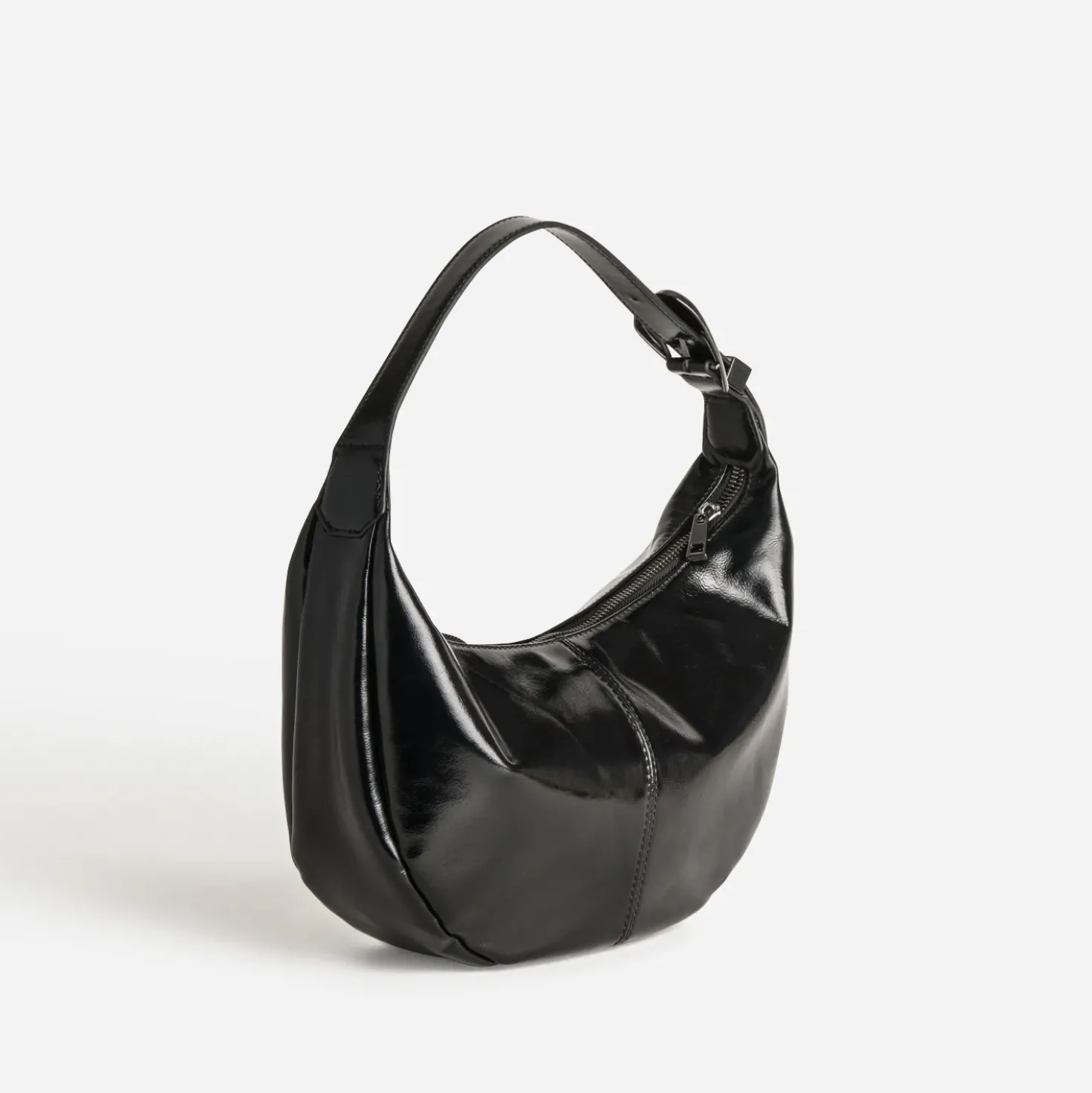 Sac noir cuir verni forme demi-lune