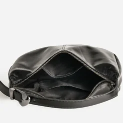 Sac noir cuir verni forme demi-lune