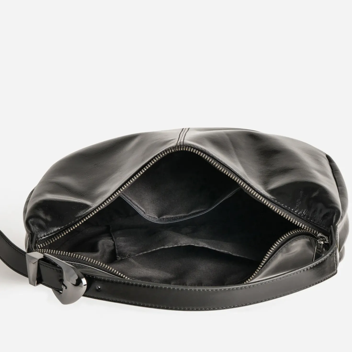 Sac noir cuir verni forme demi-lune