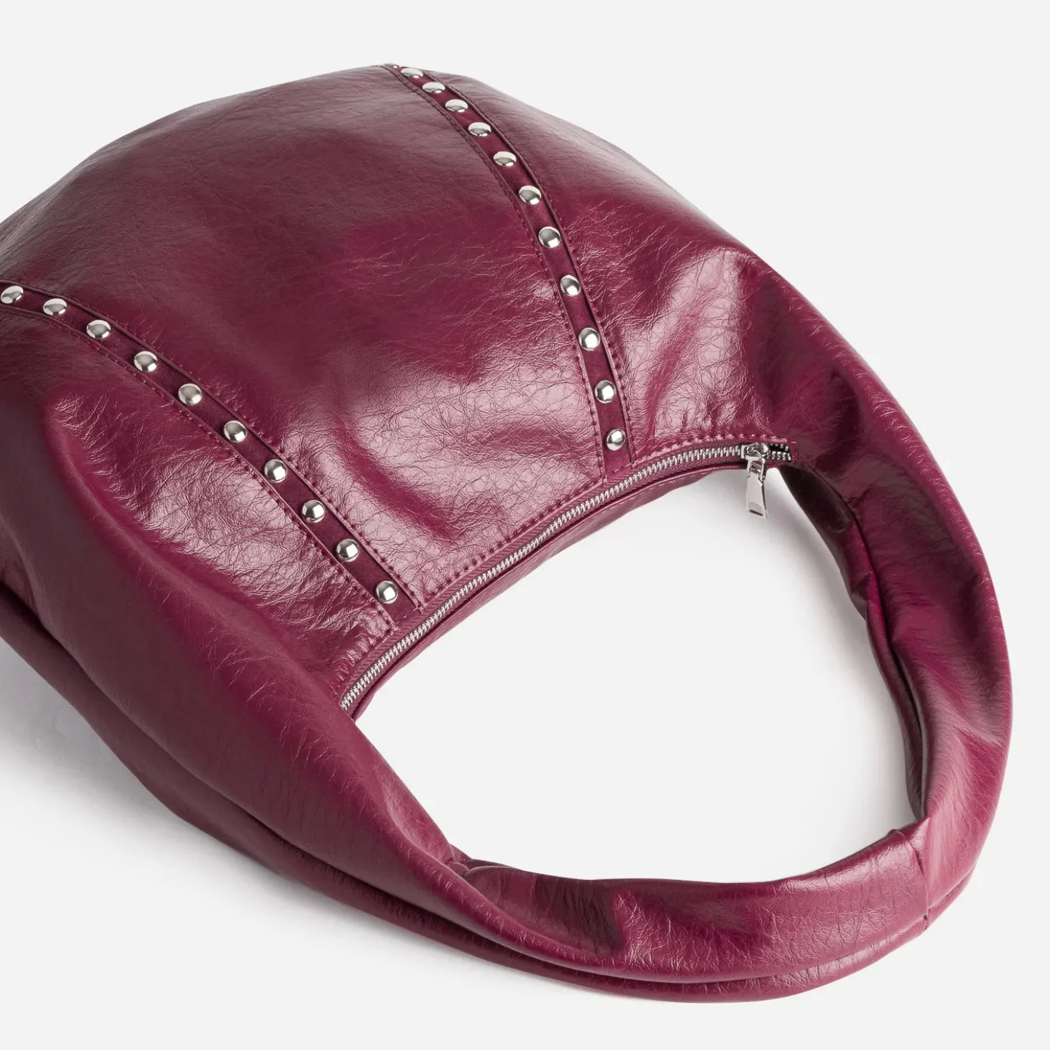 Sac rouge décor clous