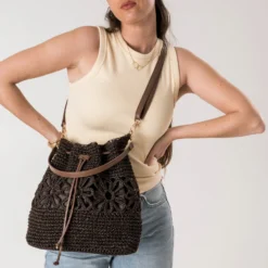 Sac seau marron tressé