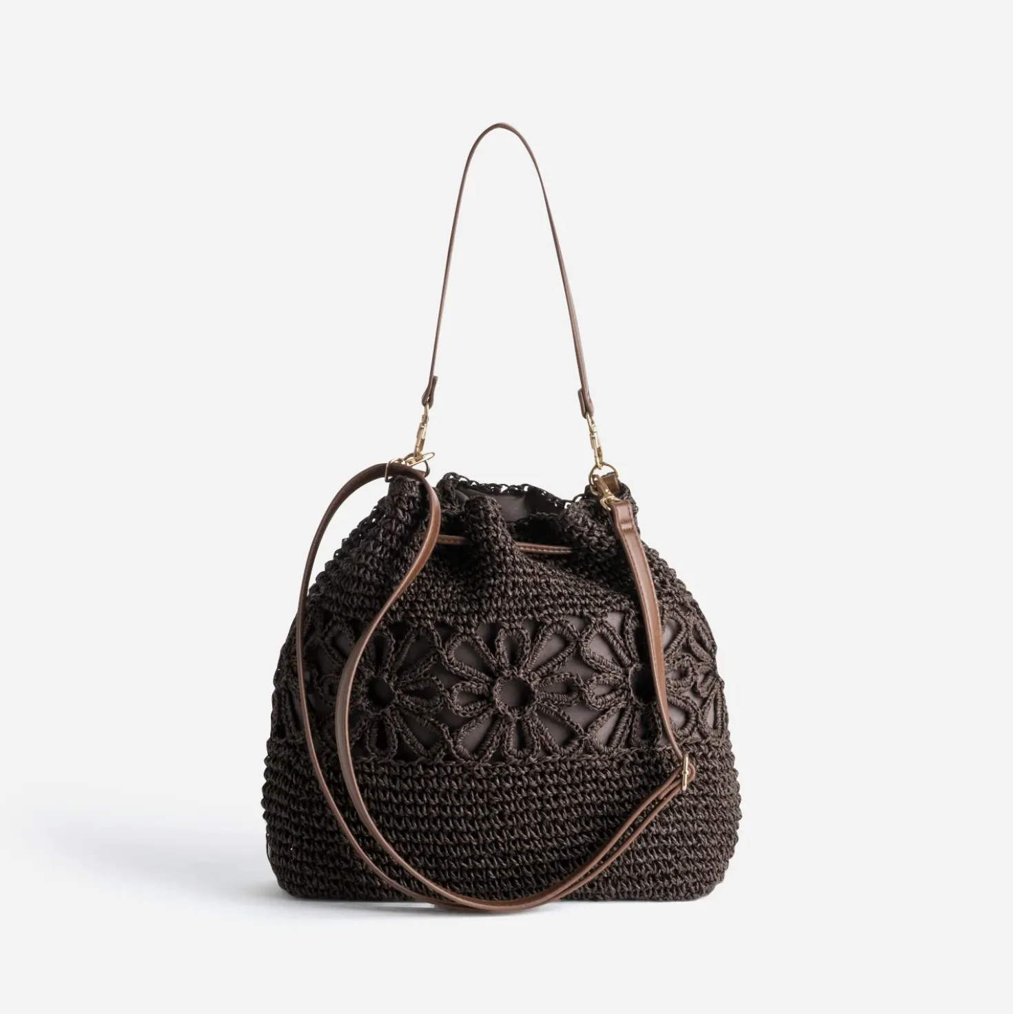 Sac seau marron tressé