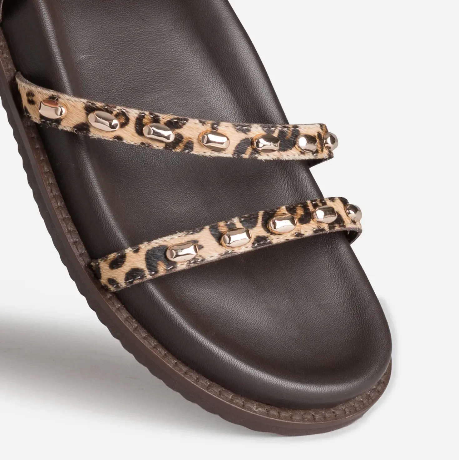 Sandale beige cuir motif léopard décor