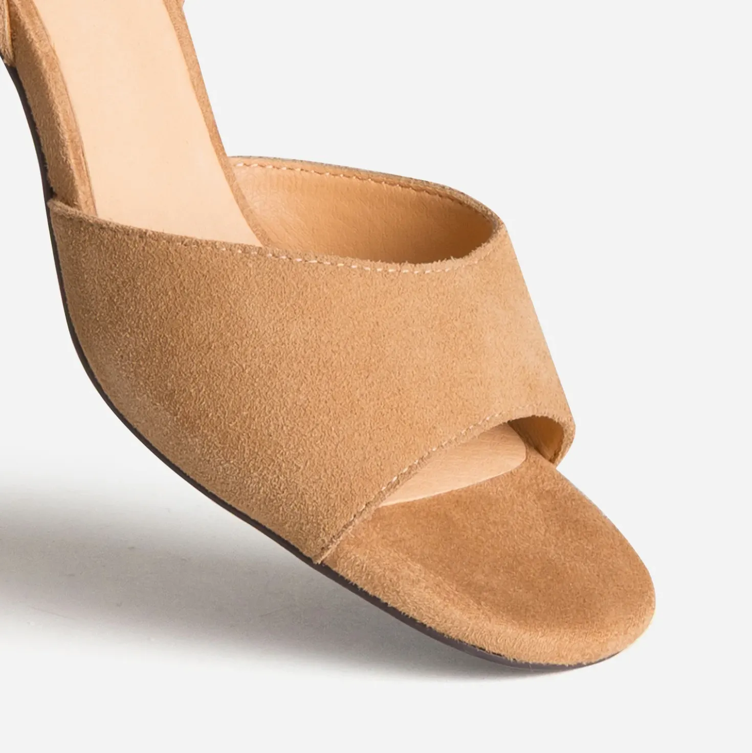 Sandale beige cuir velours à talon