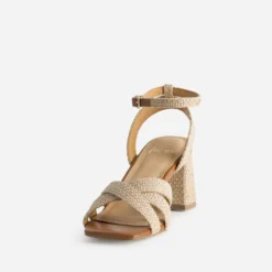 Sandale beige tressé à talon