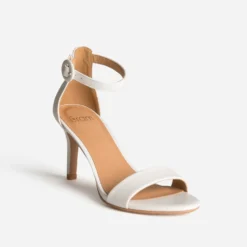 Sandale blanche à talon fin