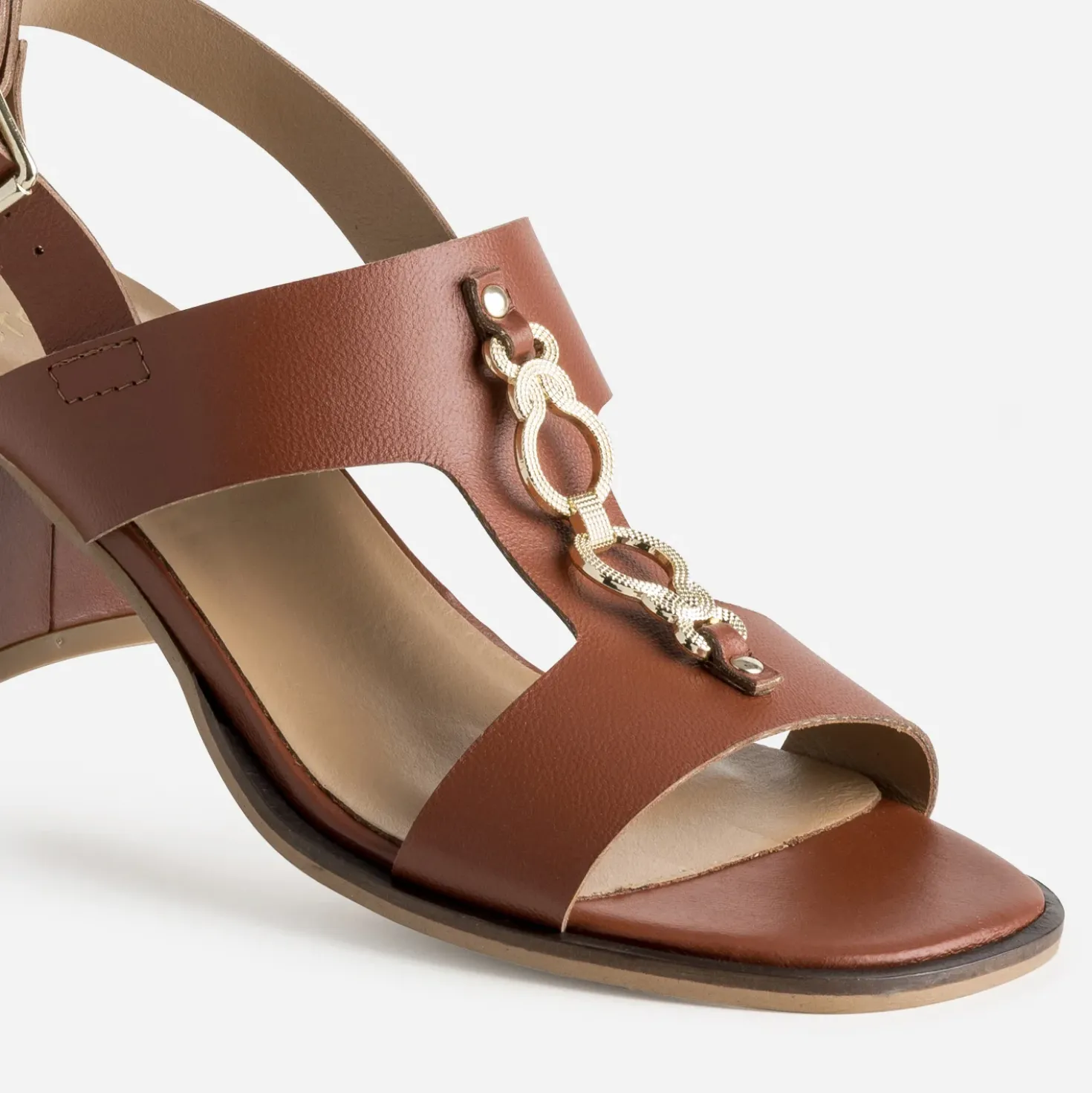 Sandale cognac cuir détail bijou