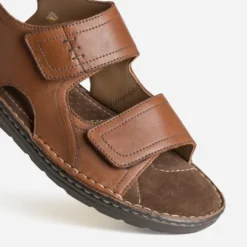 Sandale cognac cuir à scratchs