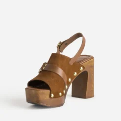 Sandale cognac cuir velours bride et clous